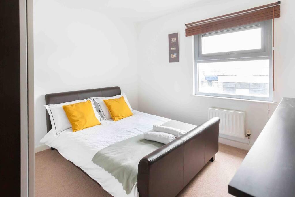 Apartment Spacious 2 Bedroom In Near Tube